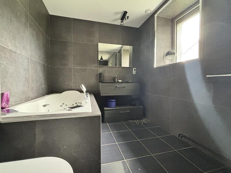 Grange - 185 m² - 7 pièces