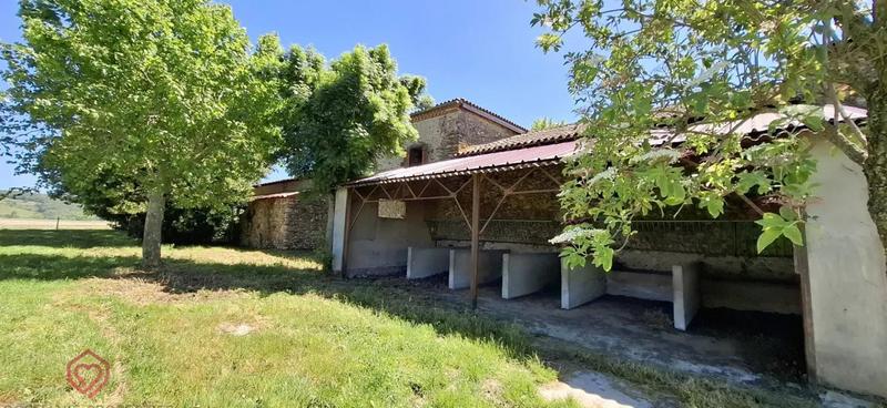 Propriété - 402 m² - 14 pièces