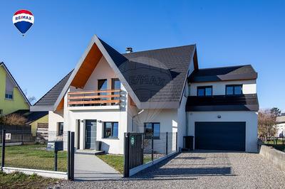 Propriété - 256 m² - 7 pièces