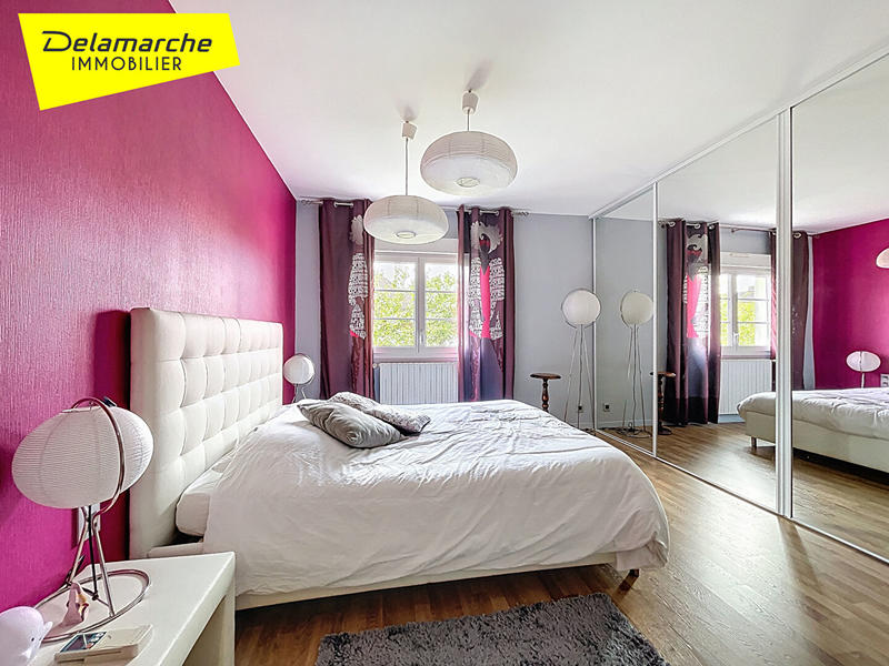 Maison - 260 m² - 9 pièces