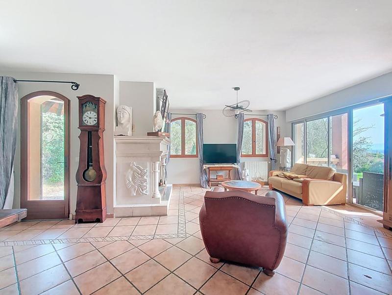 Maison - 210 m² - 6 pièces