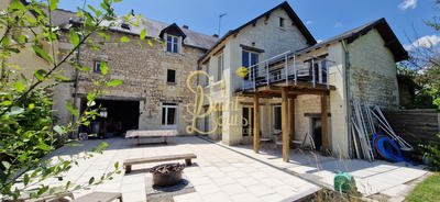 Maison - 300 m² - 8 pièces