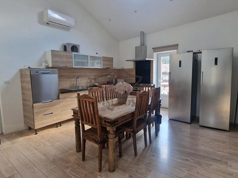 Maison - 265 m² - 10 pièces