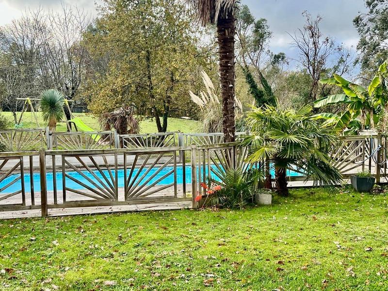 Propriété - 274 m² - 8 pièces