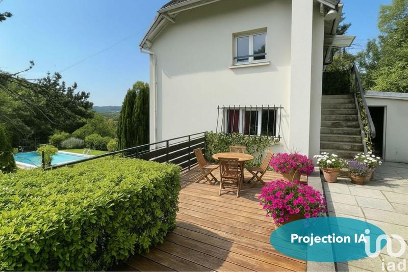 Maison - 213 m² - 8 pièces