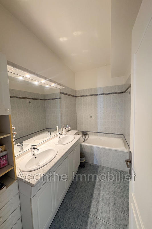 Appartement - 80 m² - 3 pièces