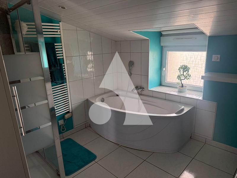 Maison - 260 m² - 6 pièces