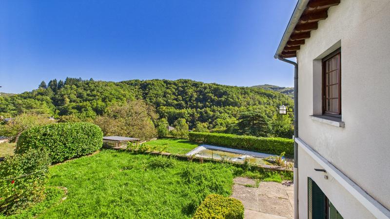 Maison - 278 m² - 10 pièces