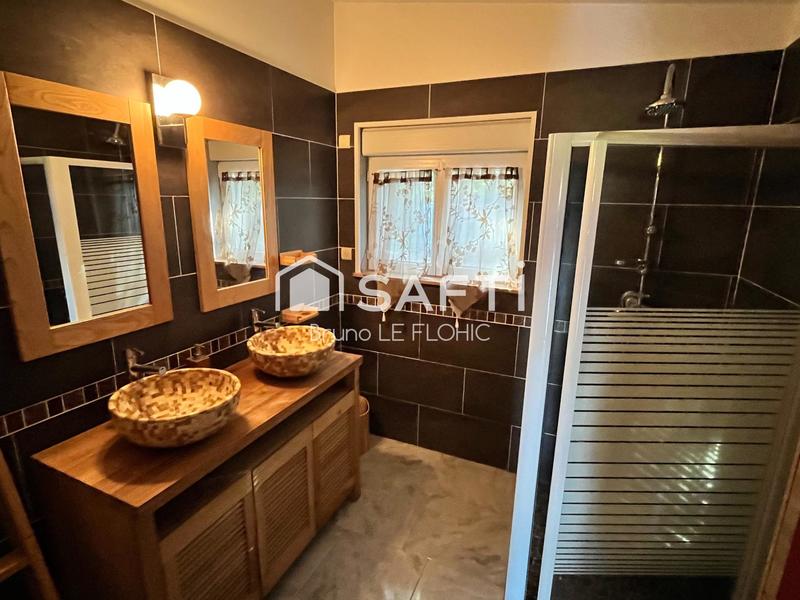 Maison - 234 m² - 8 pièces