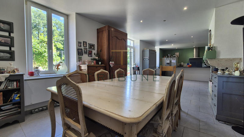 Maison - 235 m² - 8 pièces