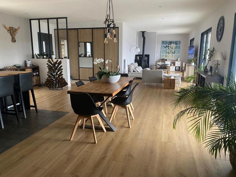 Villa - 232 m² - 8 pièces