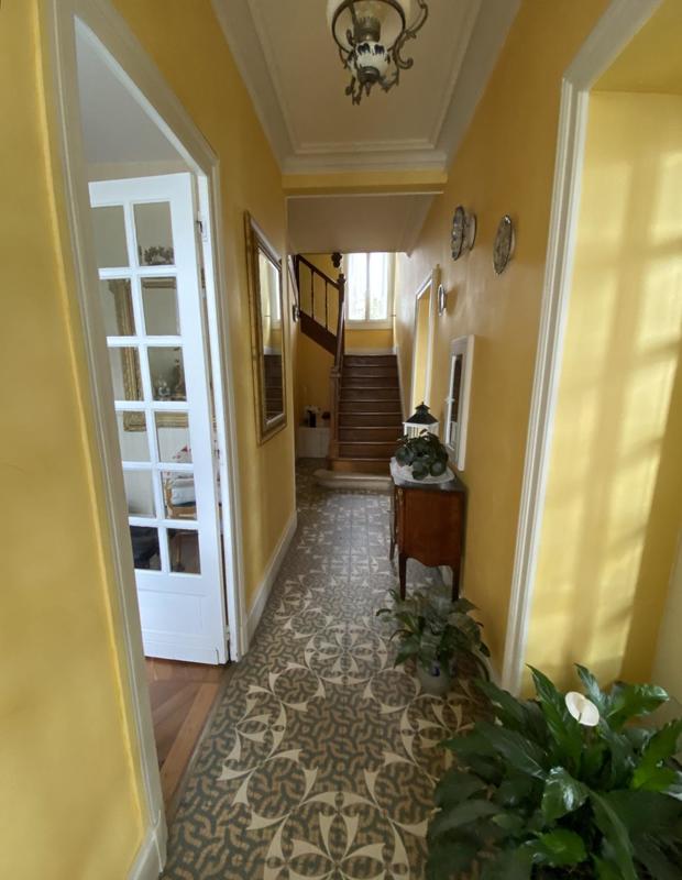 Maison - 256 m² - 9 pièces