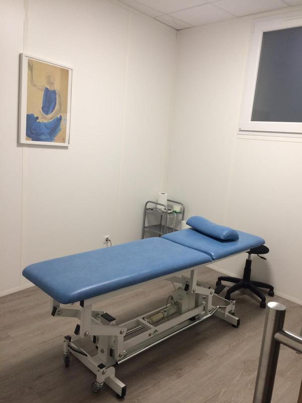 Local d'activités - 151 m² - 7 pièces