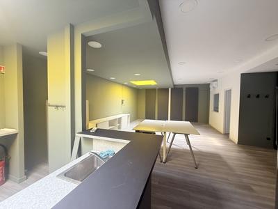 Local d'activités - 161 m²