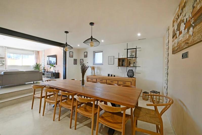 Villa - 232 m² - 8 pièces