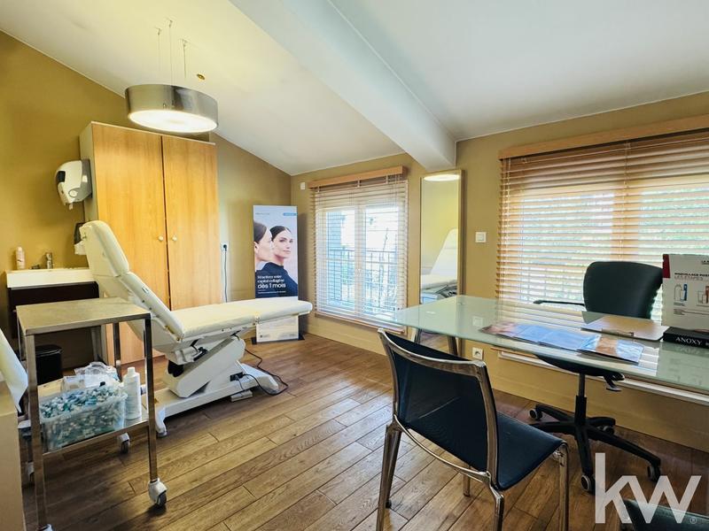 Bureau - 121 m² - 5 pièces