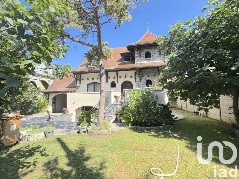 Maison - 200 m² - 8 pièces