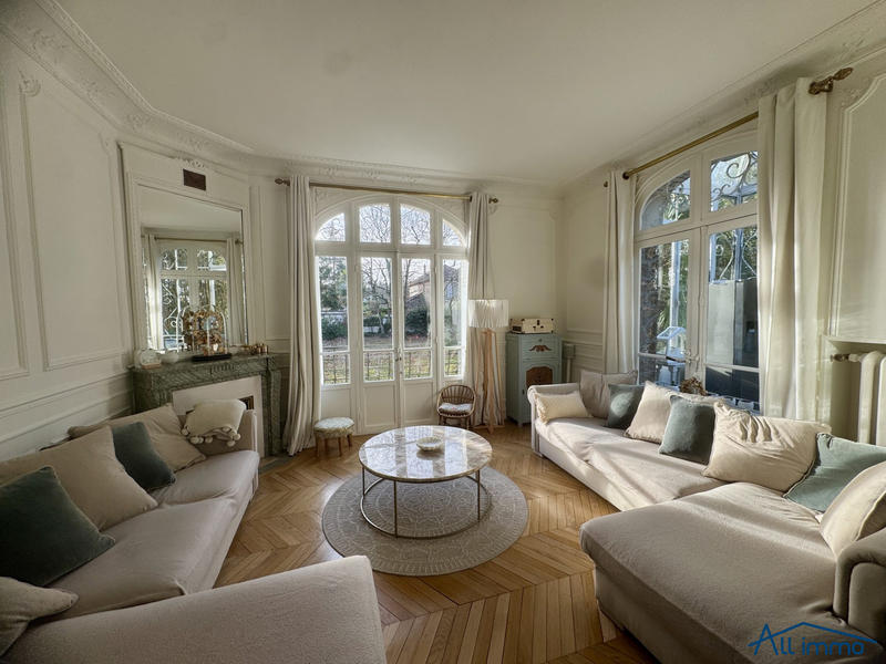 Maison - 280 m² - 7 pièces