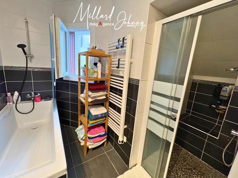 Maison - 204 m² - 9 pièces