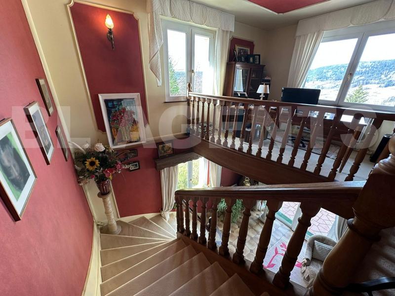 Maison - 270 m² - 8 pièces