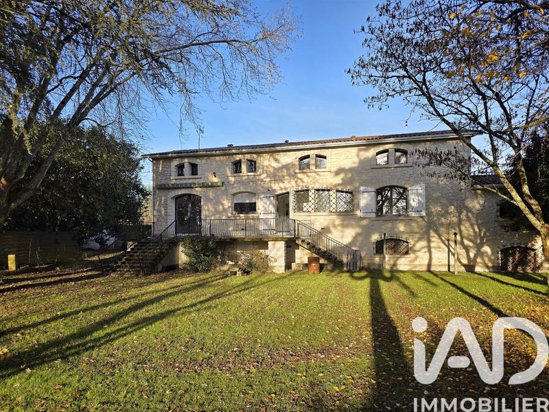 Maison - 220 m² - 7 pièces