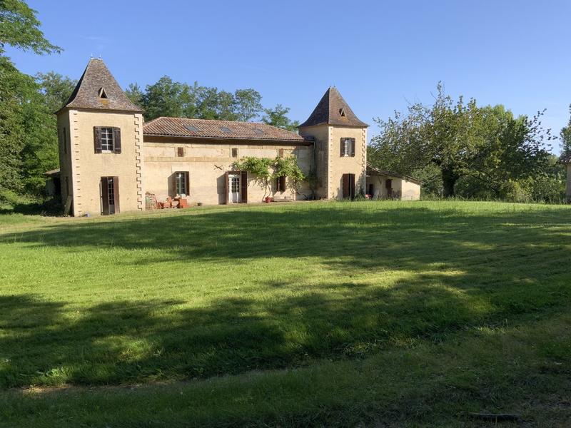 Maison - 350 m² - 15 pièces