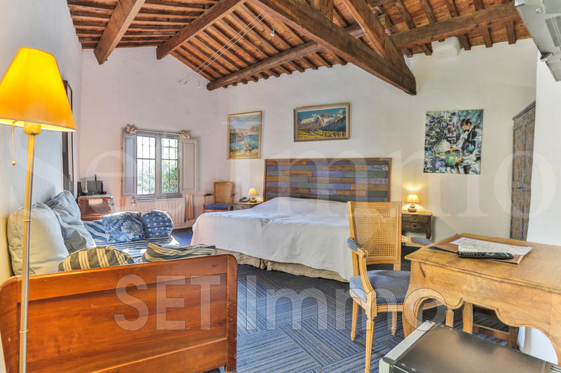 Maison - 222 m² - 7 pièces