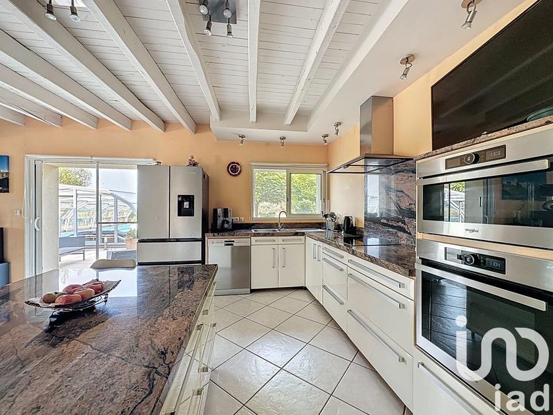 Maison - 232 m² - 7 pièces