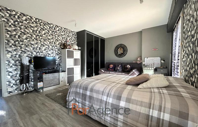 Maison - 246 m² - 6 pièces