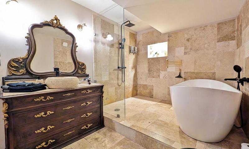 Maison - 252 m² - 8 pièces