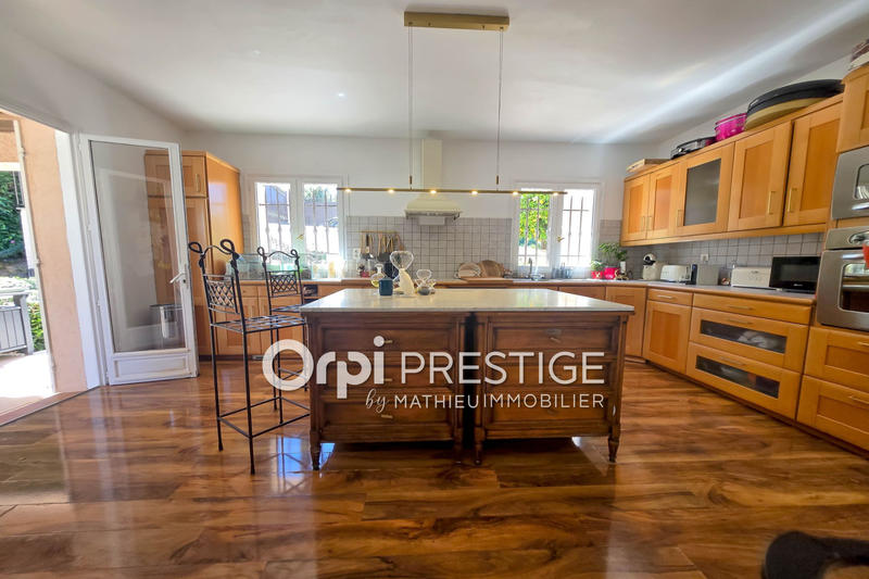 Villa - 329 m² - 12 pièces