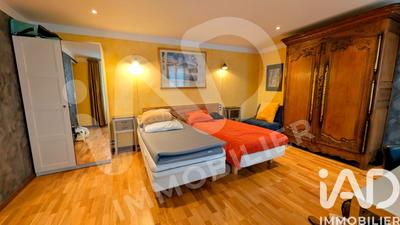 Maison - 345 m² - 11 pièces