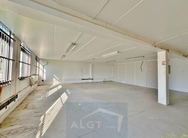 Local d'activités - 672 m²