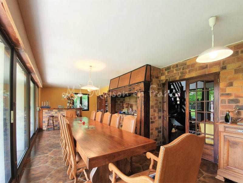 Maison - 300 m² - 11 pièces