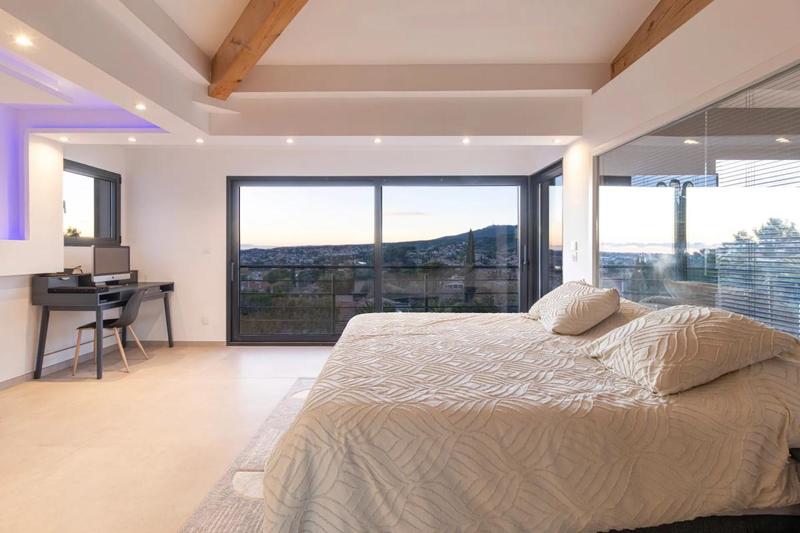 Maison - 250 m² - 7 pièces