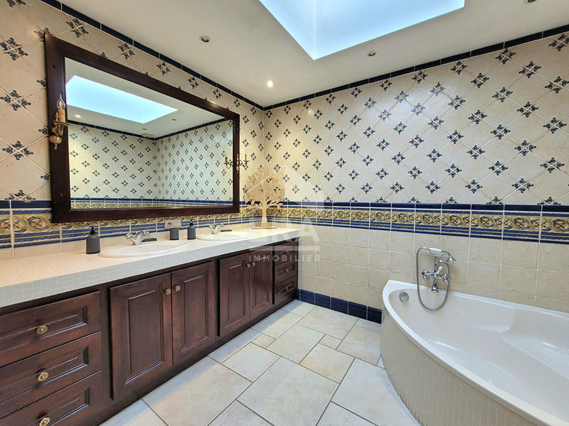 Maison - 121 m² - 4 pièces