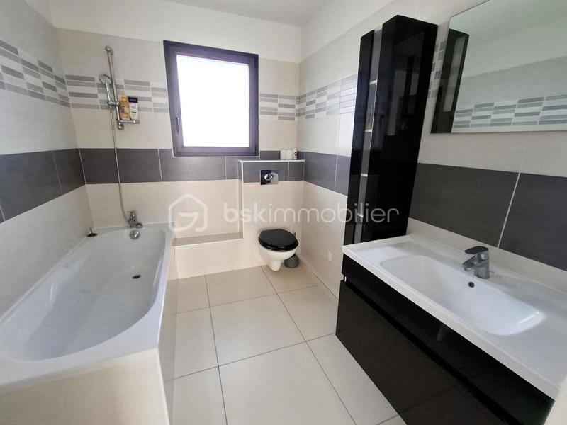 Maison traditionnelle - 156 m² - 6 pièces