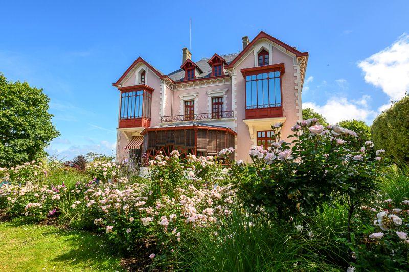 Exposition : Christian Dior, à la recherche des couleurs de l'enfance