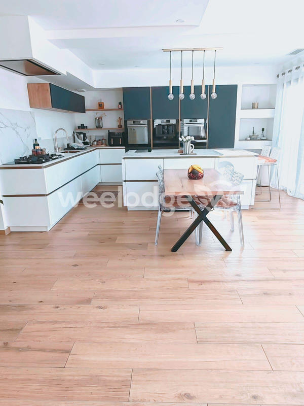 Maison contemporaine - 197 m² - 6 pièces