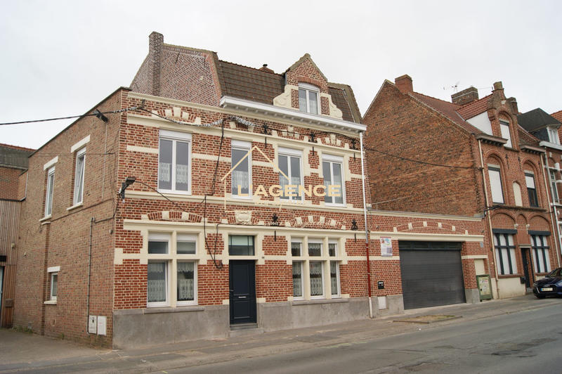 Maison - 335 m² - 8 pièces