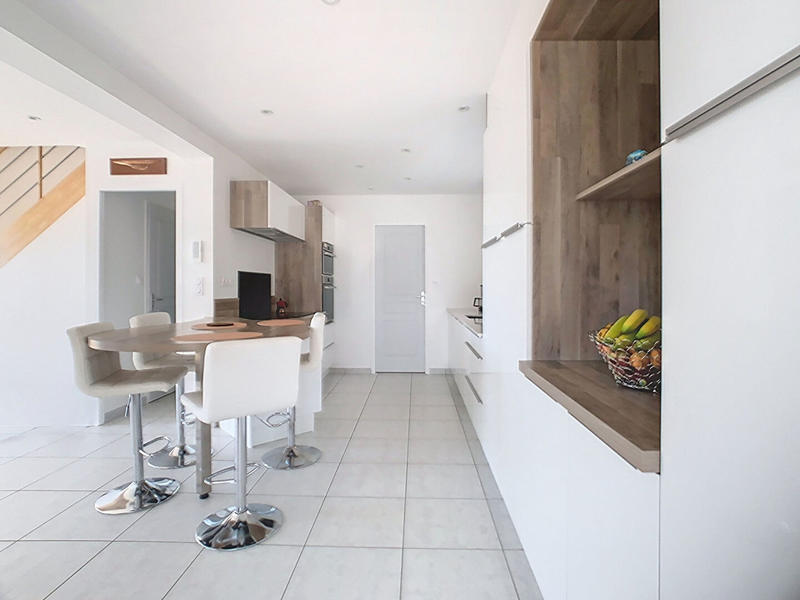 Maison - 168 m² - 9 pièces