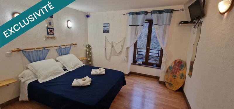 Local commercial - 1 005 m² - 35 pièces