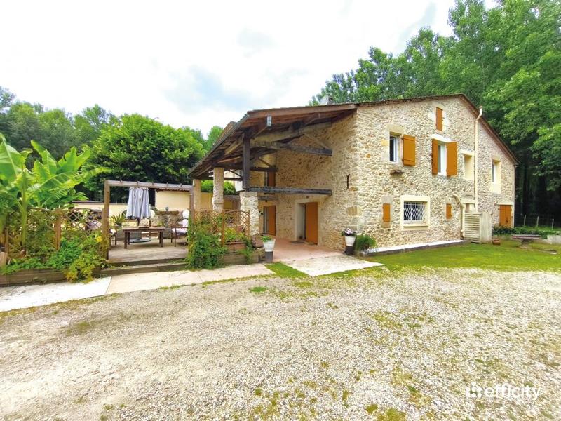 Maison - 530 m² - 18 pièces