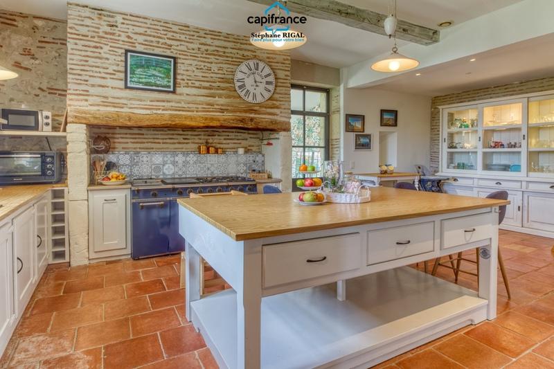 Maison de maîtres - 360 m² - 10 pièces