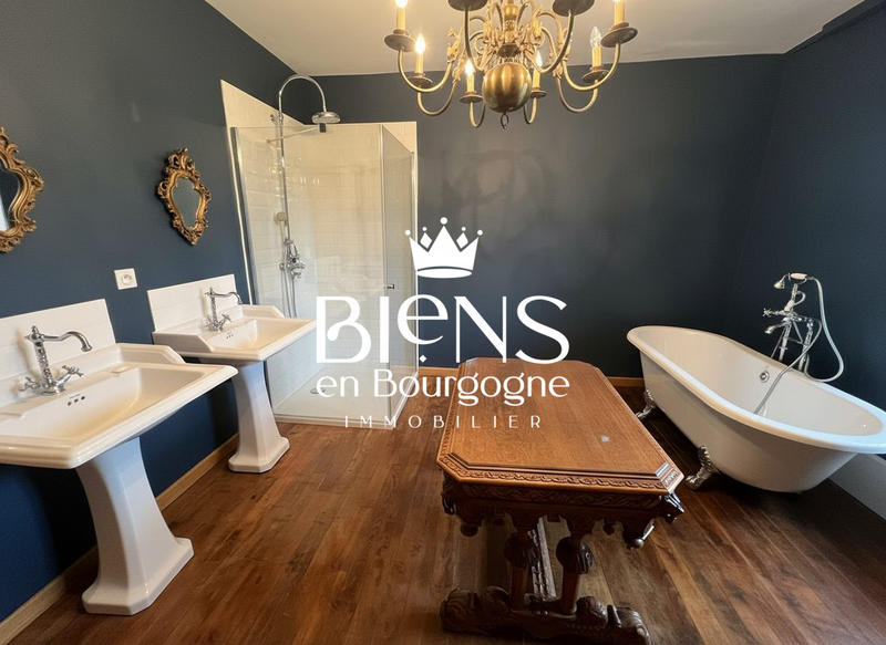 Maison ancienne - 225 m² - 8 pièces