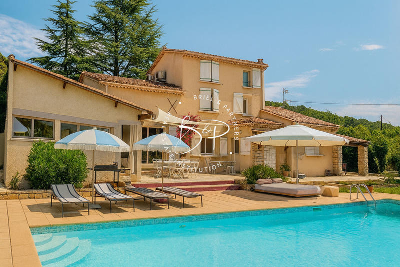 Maison - 140 m² - 7 pièces