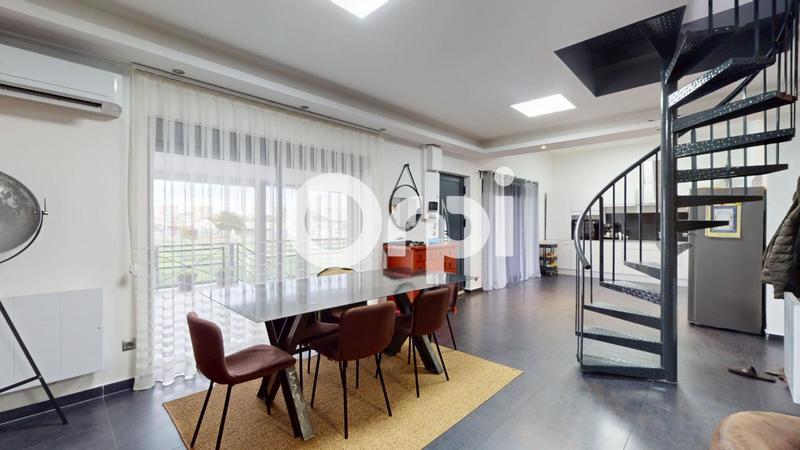 Appartement - 200 m² - 8 pièces