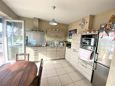 Appartement - 81 m² - 3 pièces