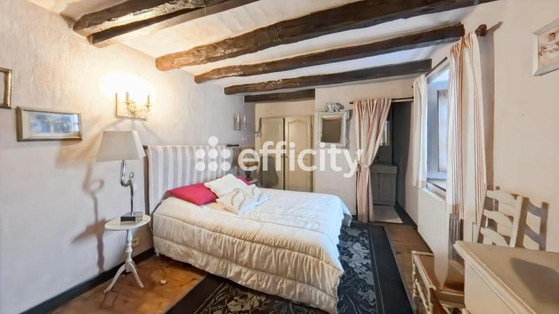 Maison - 250 m² - 8 pièces