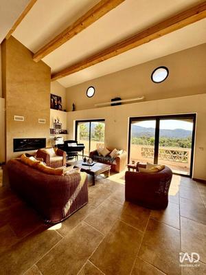 Maison - 260 m² - 6 pièces